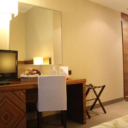 Mh Hotel Piacenza Fiera Екстер'єр фото