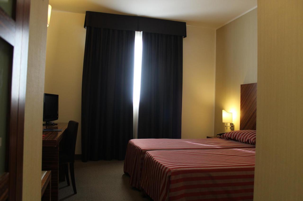 Mh Hotel Piacenza Fiera Екстер'єр фото
