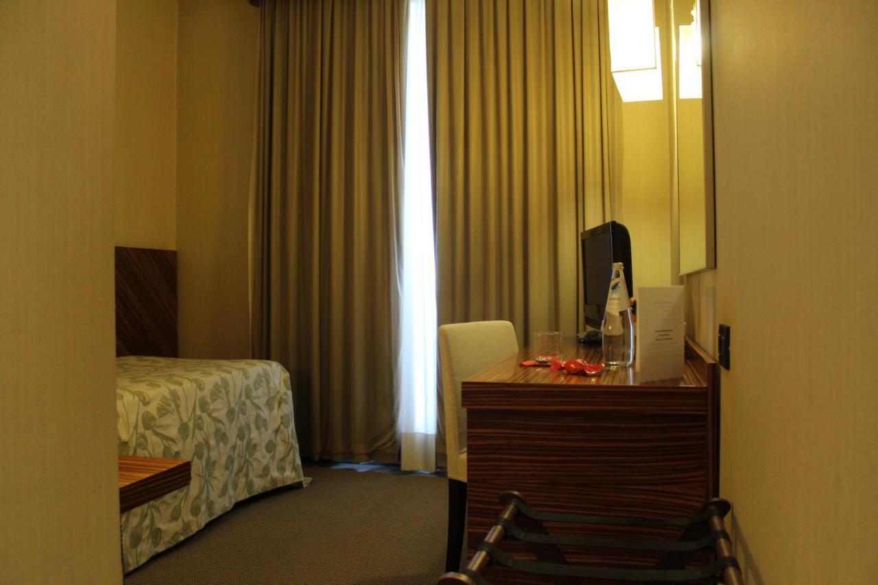 Mh Hotel Piacenza Fiera Екстер'єр фото