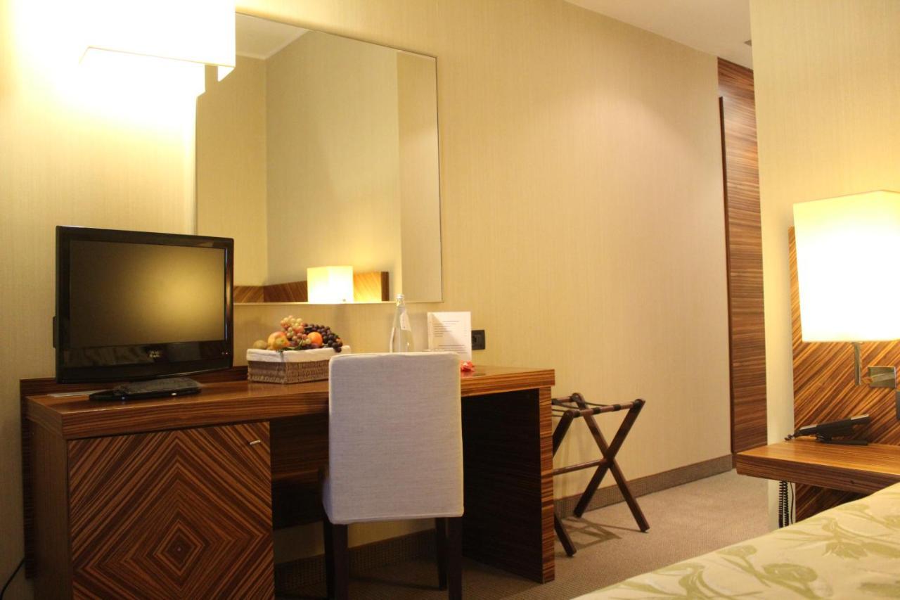 Mh Hotel Piacenza Fiera Екстер'єр фото