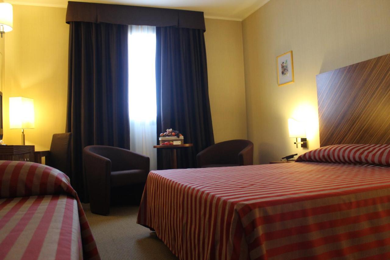 Mh Hotel Piacenza Fiera Екстер'єр фото