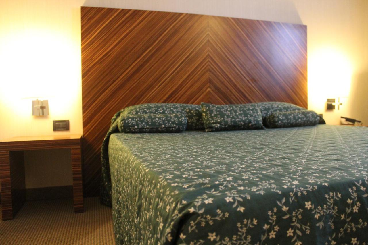 Mh Hotel Piacenza Fiera Екстер'єр фото