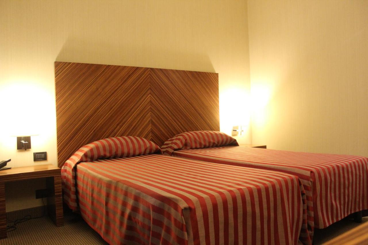 Mh Hotel Piacenza Fiera Екстер'єр фото