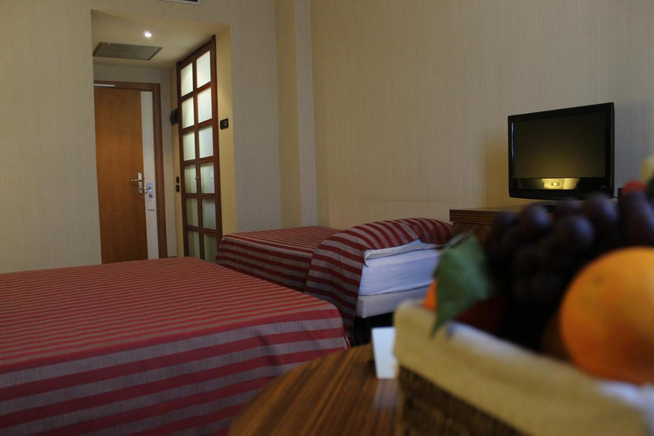 Mh Hotel Piacenza Fiera Екстер'єр фото