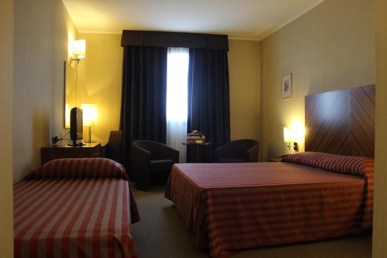 Mh Hotel Piacenza Fiera Екстер'єр фото