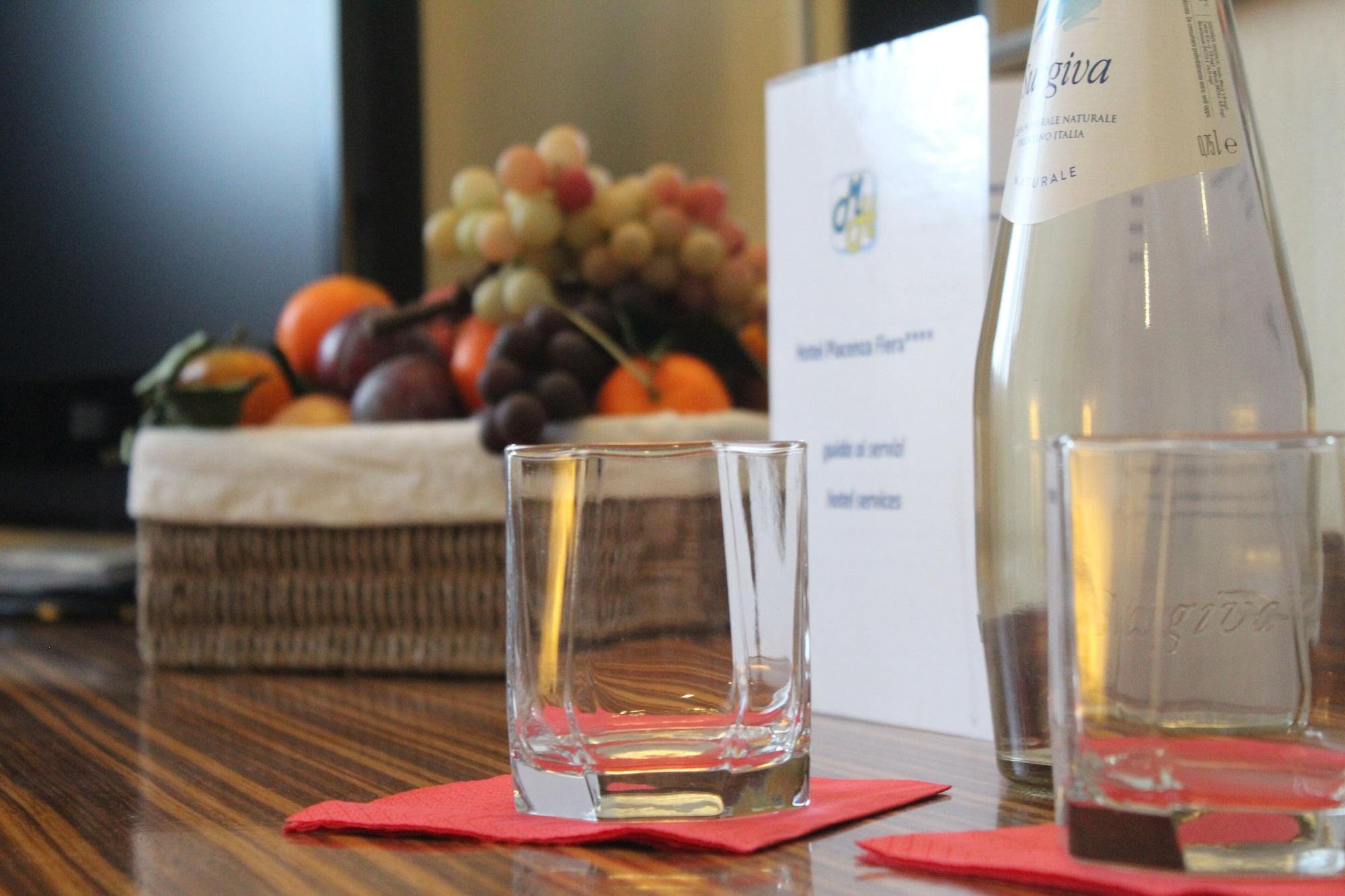 Mh Hotel Piacenza Fiera Екстер'єр фото