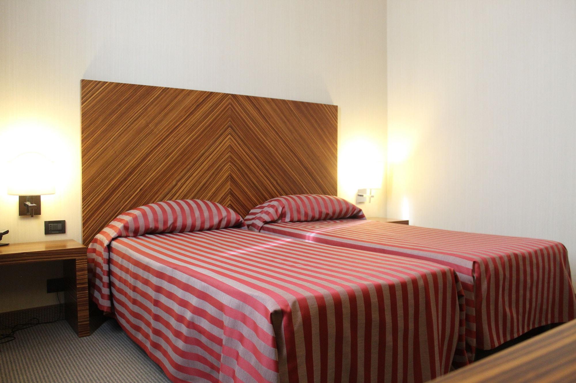 Mh Hotel Piacenza Fiera Екстер'єр фото