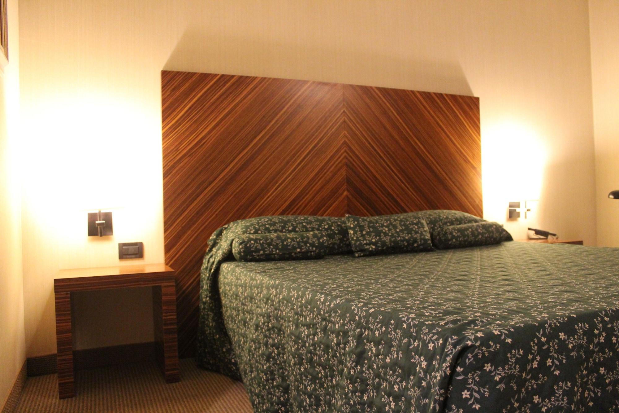 Mh Hotel Piacenza Fiera Екстер'єр фото
