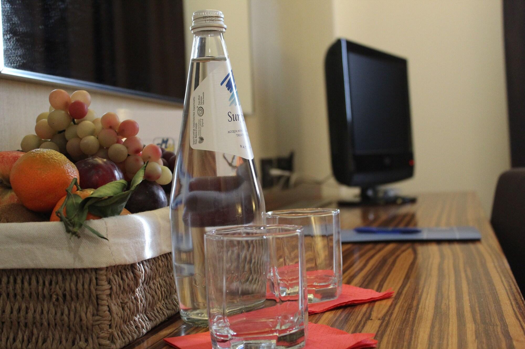 Mh Hotel Piacenza Fiera Екстер'єр фото