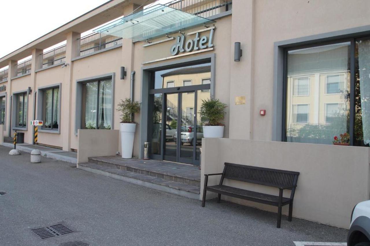 Mh Hotel Piacenza Fiera Екстер'єр фото