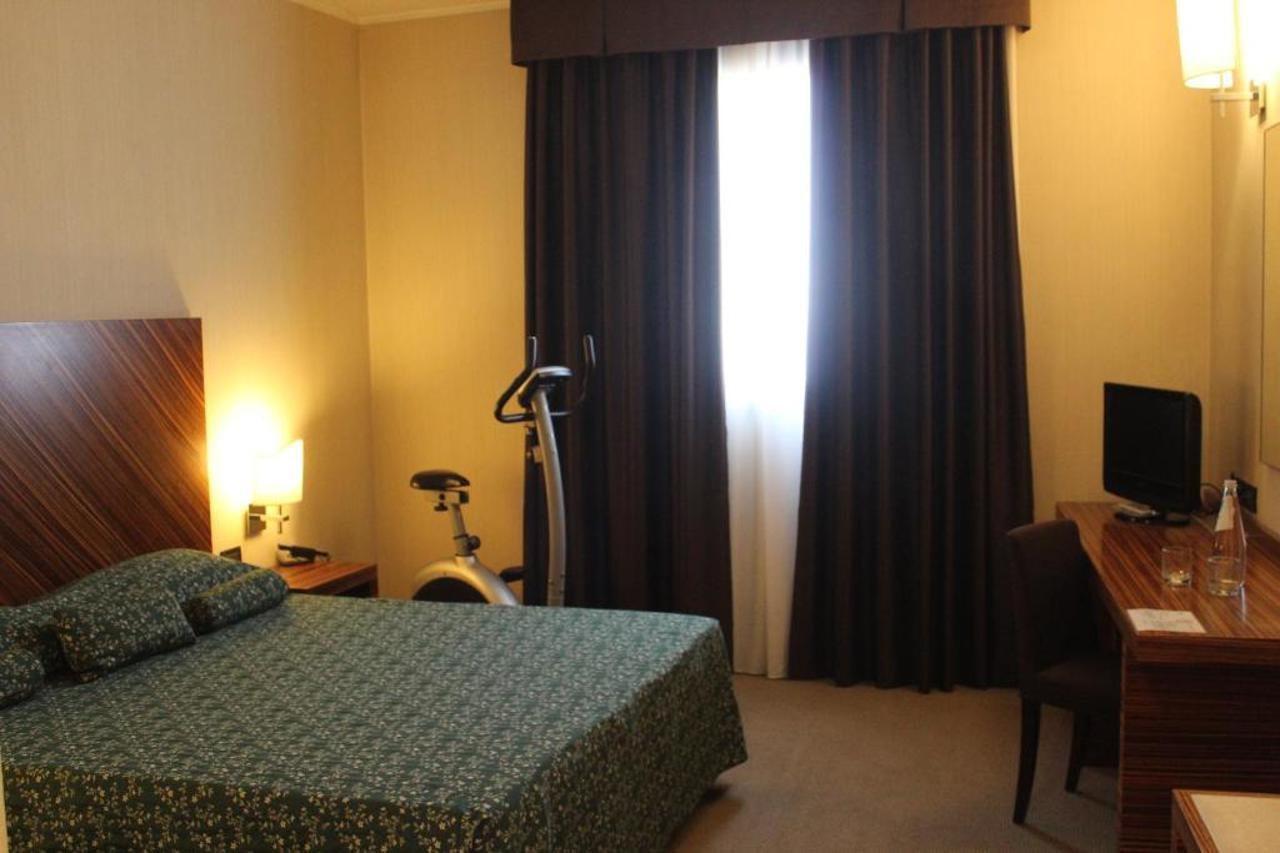 Mh Hotel Piacenza Fiera Екстер'єр фото