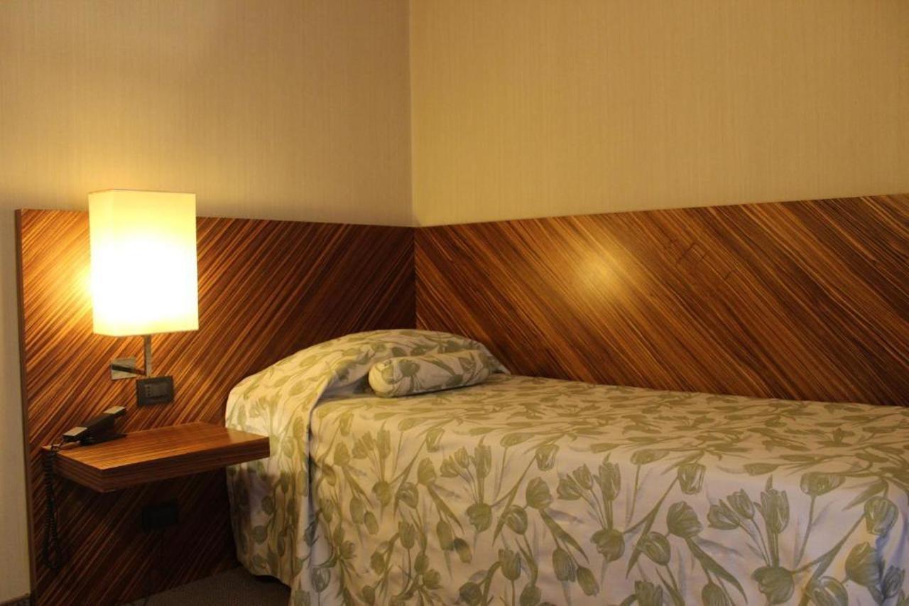 Mh Hotel Piacenza Fiera Екстер'єр фото
