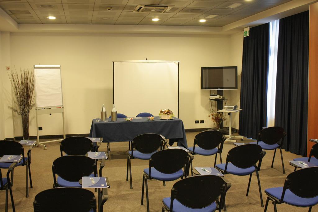 Mh Hotel Piacenza Fiera Екстер'єр фото
