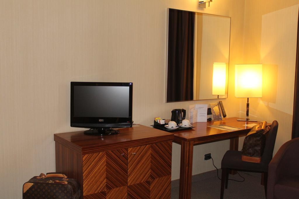 Mh Hotel Piacenza Fiera Екстер'єр фото