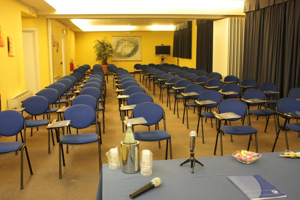 Mh Hotel Piacenza Fiera Екстер'єр фото