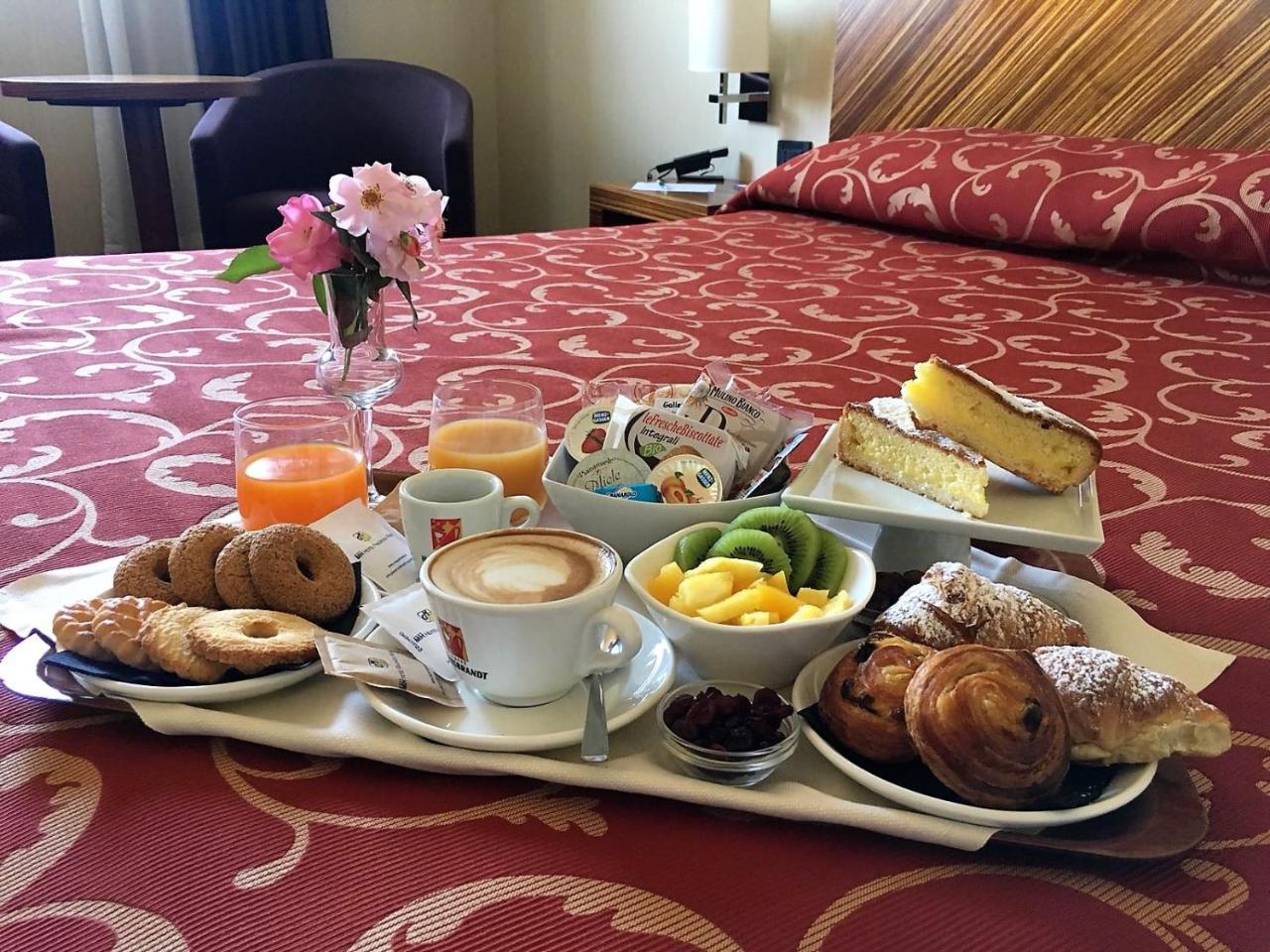 Mh Hotel Piacenza Fiera Екстер'єр фото