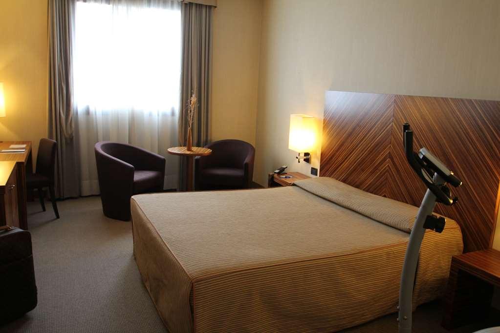 Mh Hotel Piacenza Fiera Номер фото