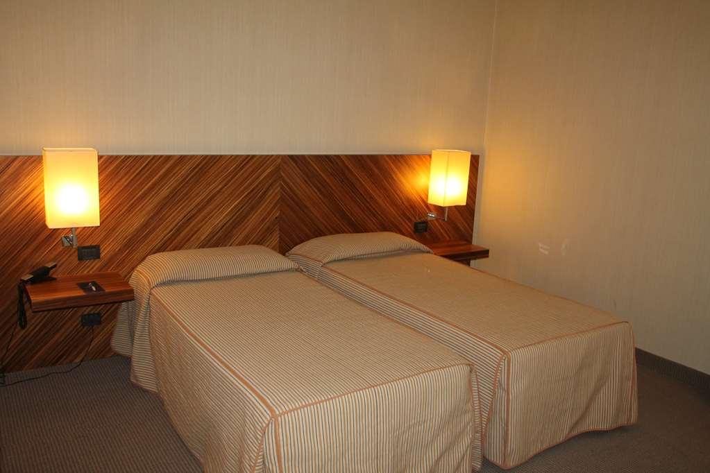 Mh Hotel Piacenza Fiera Номер фото