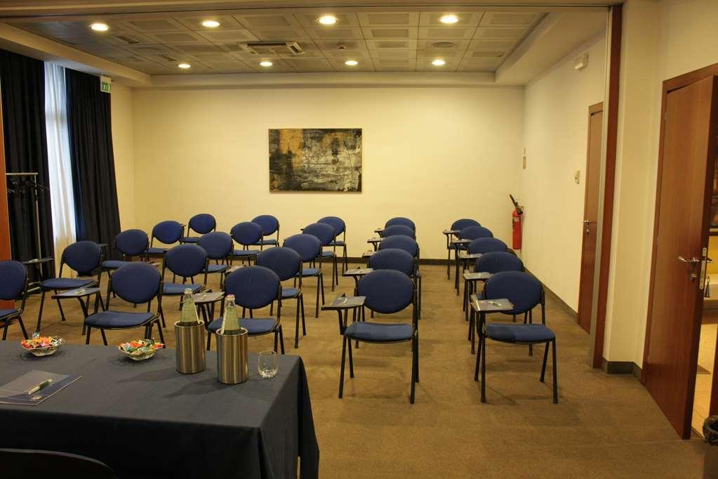 Mh Hotel Piacenza Fiera Зручності фото